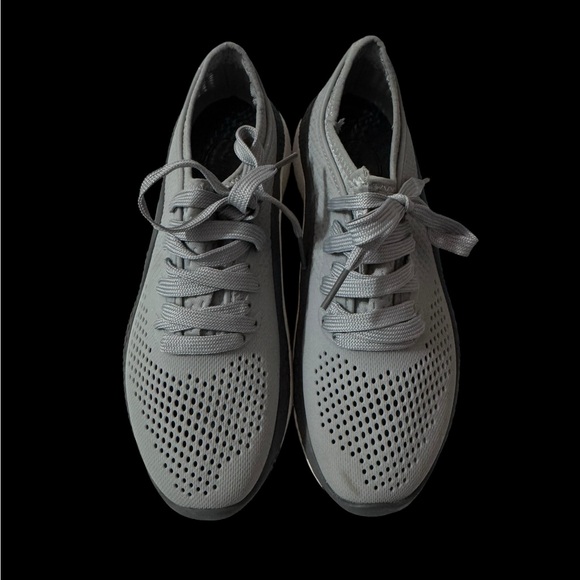 Crocs Literide 360 Pacer 6 Grey Athletic tongue cut down center on each shoe - Picture 1 of 7